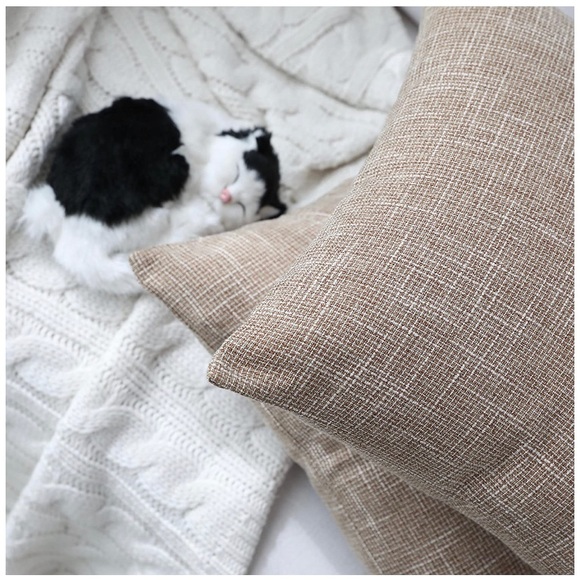 Luxury Home | Oversized Lined Linen Pillow Covers - Picture 3 of 4